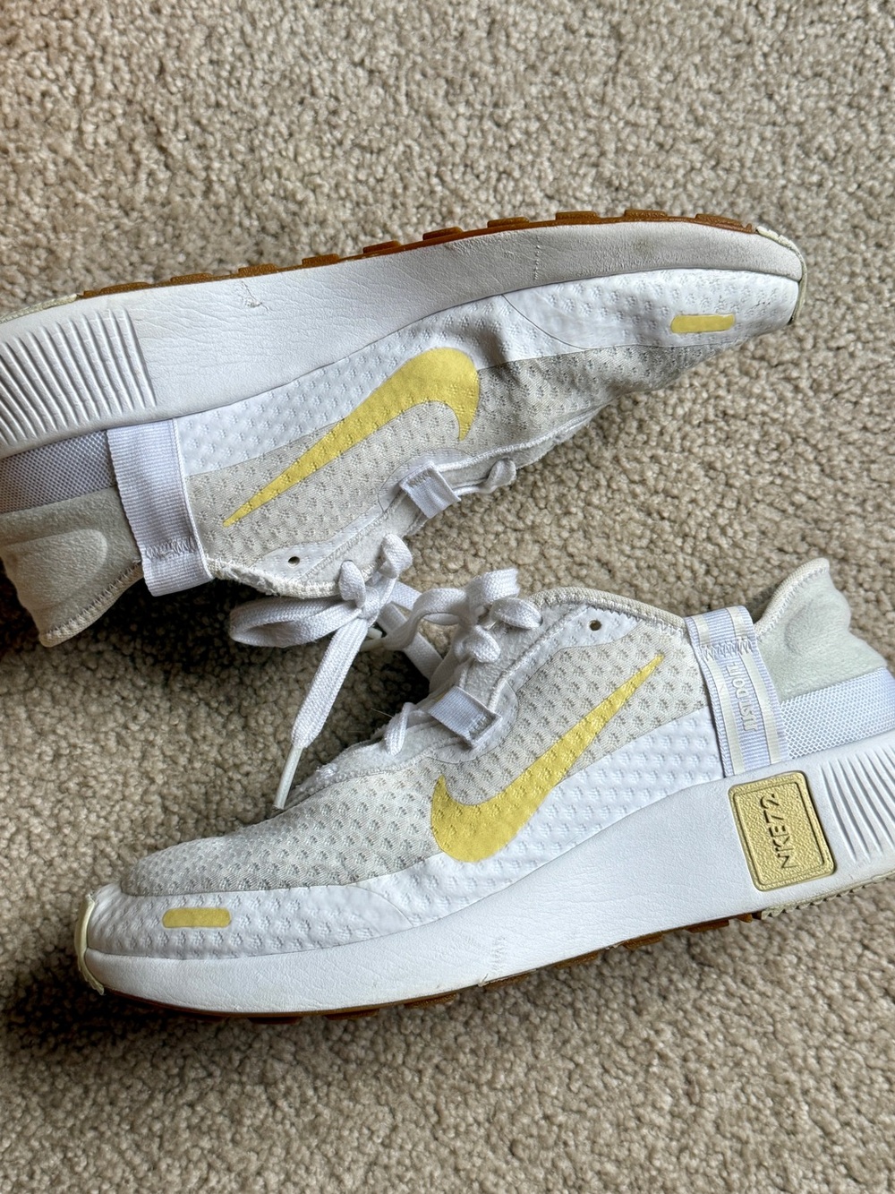 Nike Women’s White & Yellow Running Sneakers sz 8.5